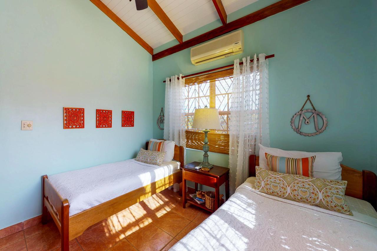 Mirasol Villa Placencia ภายนอก รูปภาพ